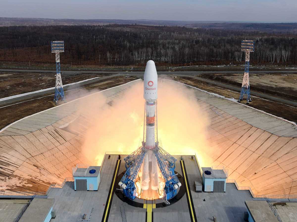 اندماج "يوتلسات" و"وان ويب" في صفقة قيمتها 3.4 مليار دولار