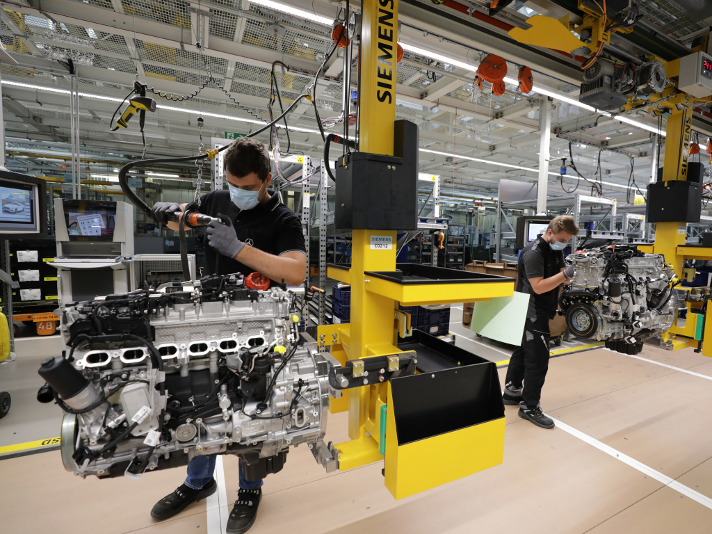 نمو اقتصادي أوروبي يفوق التوقعات يتصادم مع رياح عكسة ألمانية وضغوط التضخم 