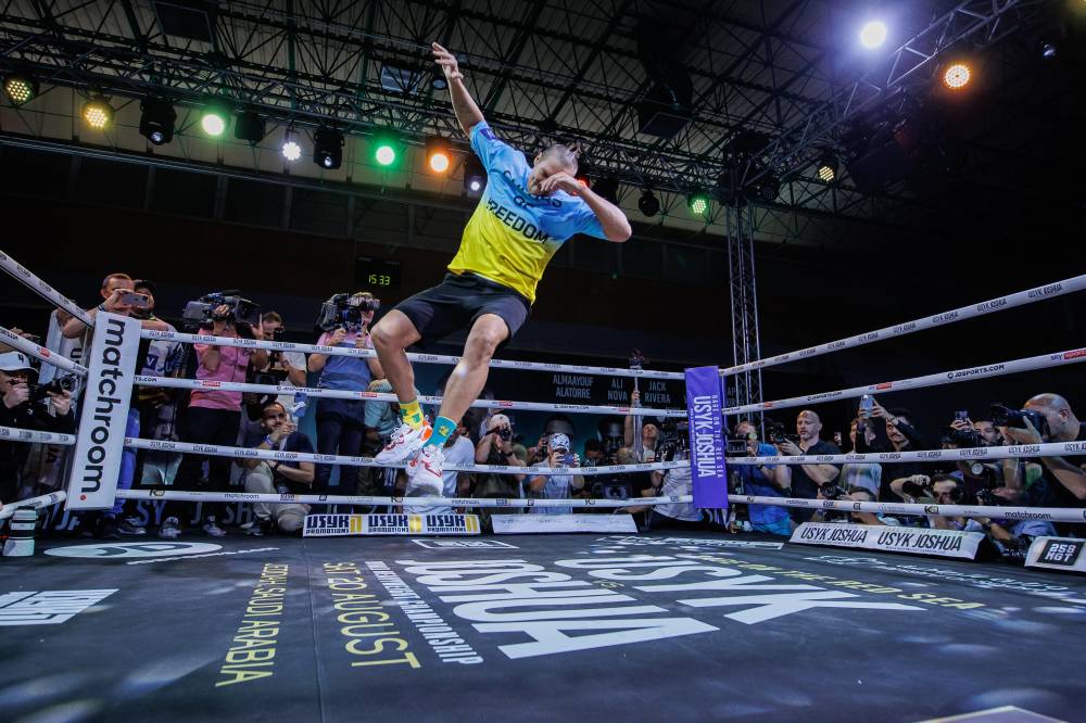 أوسيك يستعرض في الحلبة. تصوير: عبد الله الفالح ـ «الاقتصادية»