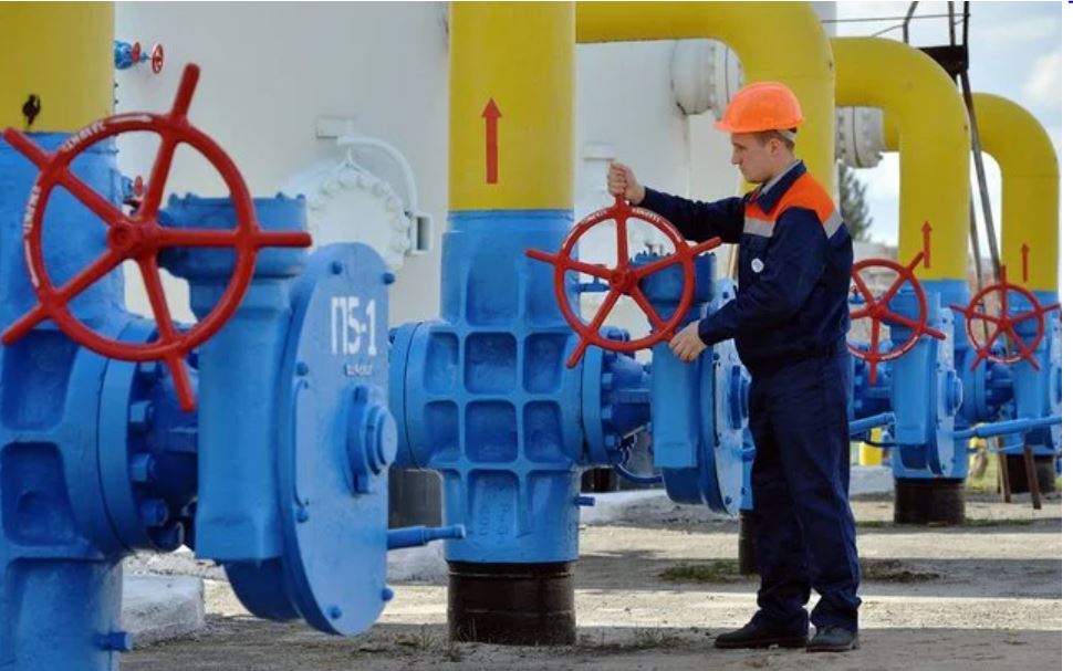 الطلب القوي من الهند والصين ينعش أسعار النفط الروسي