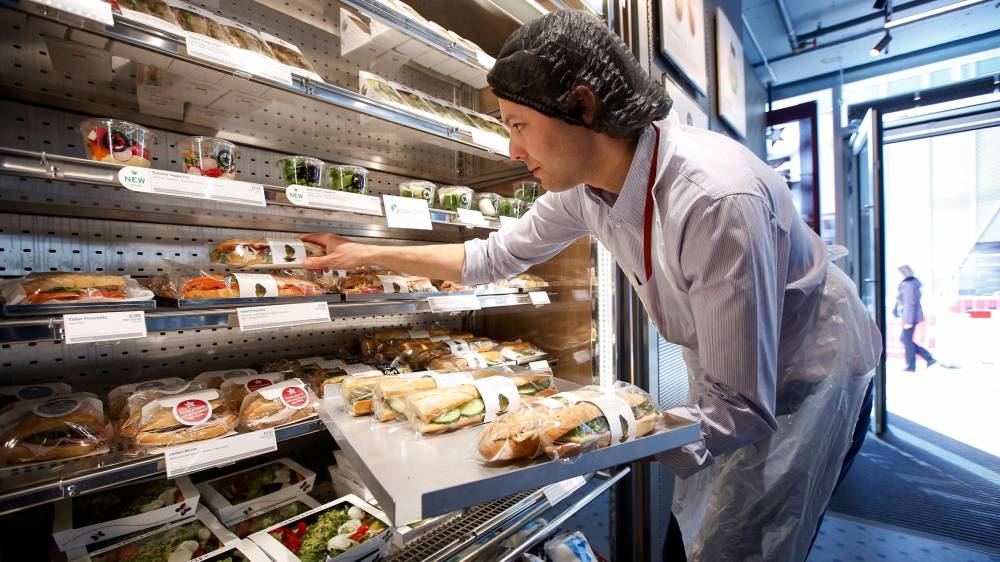 كوفيد وبريكست وتضخم .. حجم صناعة الساندويتش البريطانية يتقلص