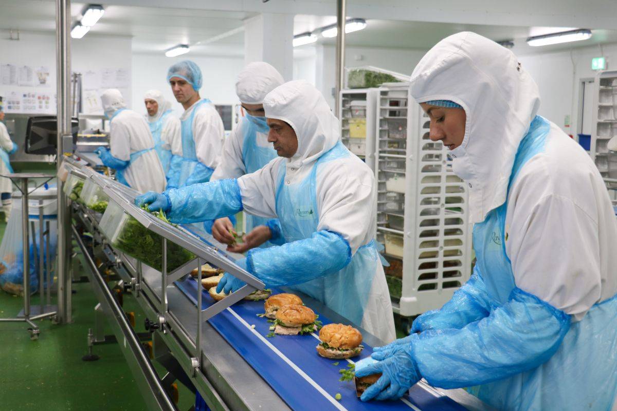 كوفيد وبريكست وتضخم .. حجم صناعة الساندويتش البريطانية يتقلص