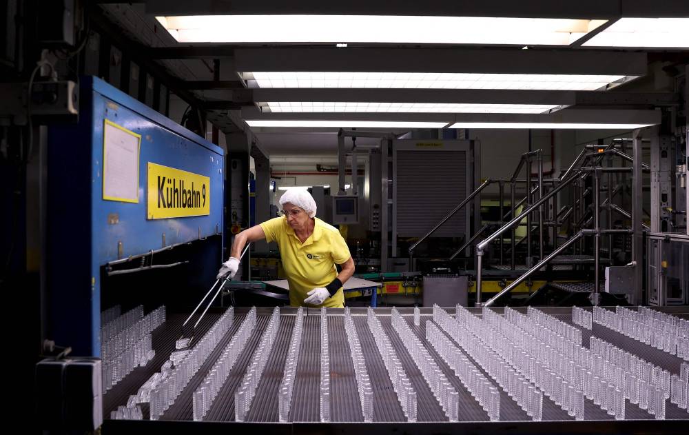 بعد 400 عام على تأسيسها .. «هينز جلاس» لصناعة الزجاج تواجه خطر الزوال