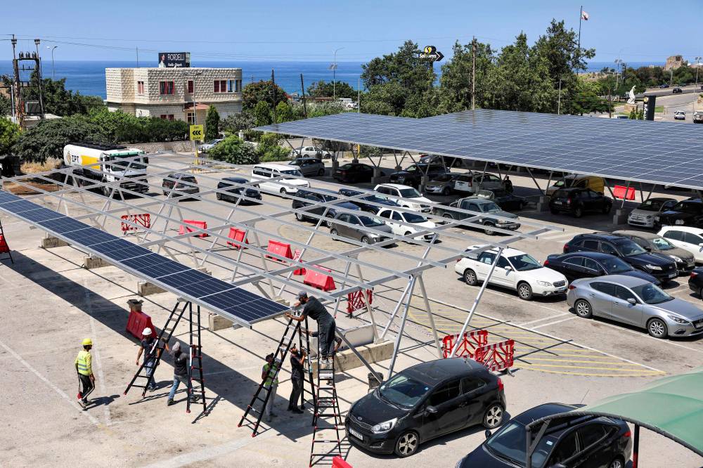 لبنان .. لا قدرة على تأمين الكهرباء إلا لساعتين والطاقة الشمسية الخيار الوحيد