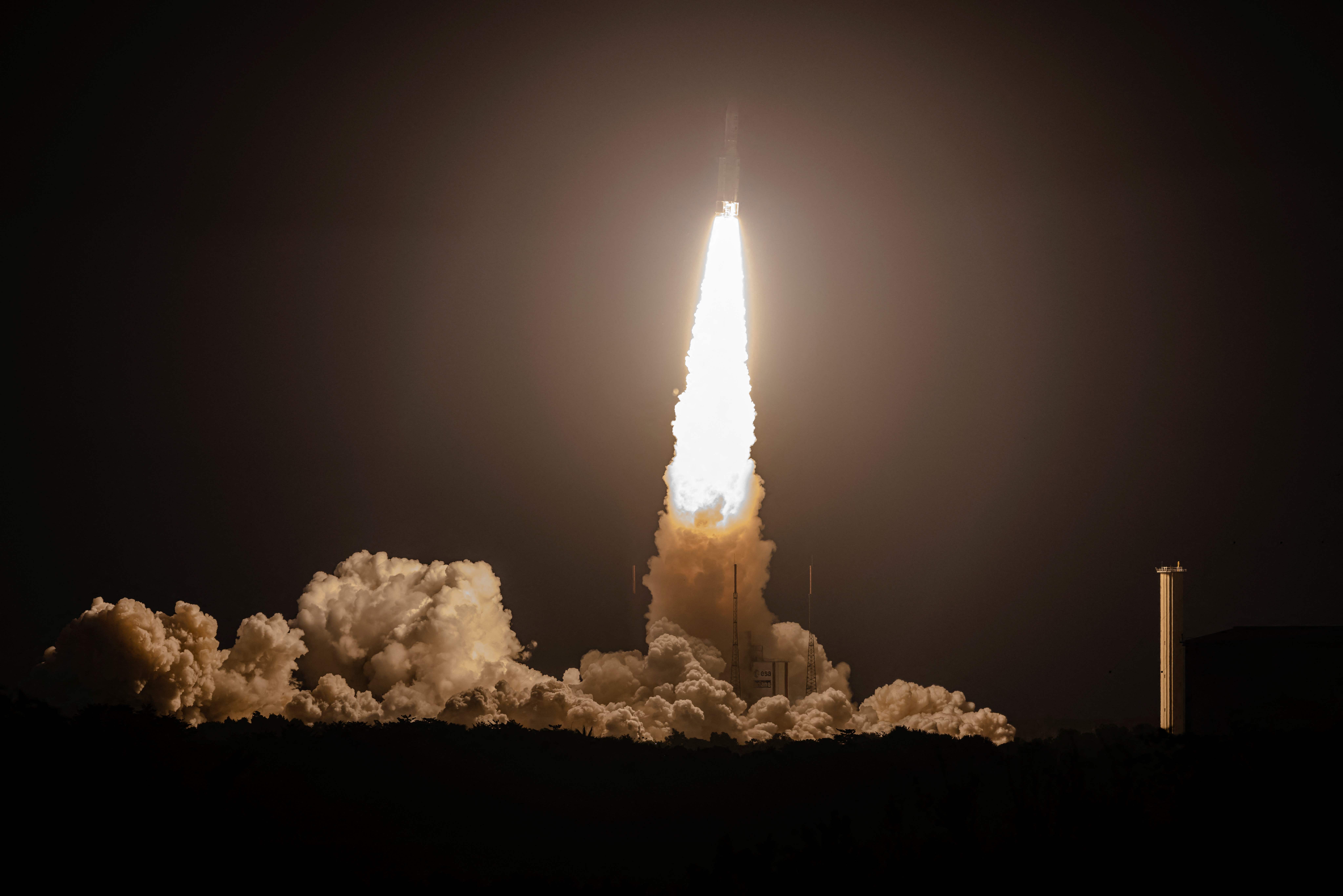 إطلاق قمر صناعي لتوفير انترنت عالي السرعة في أوروبا 