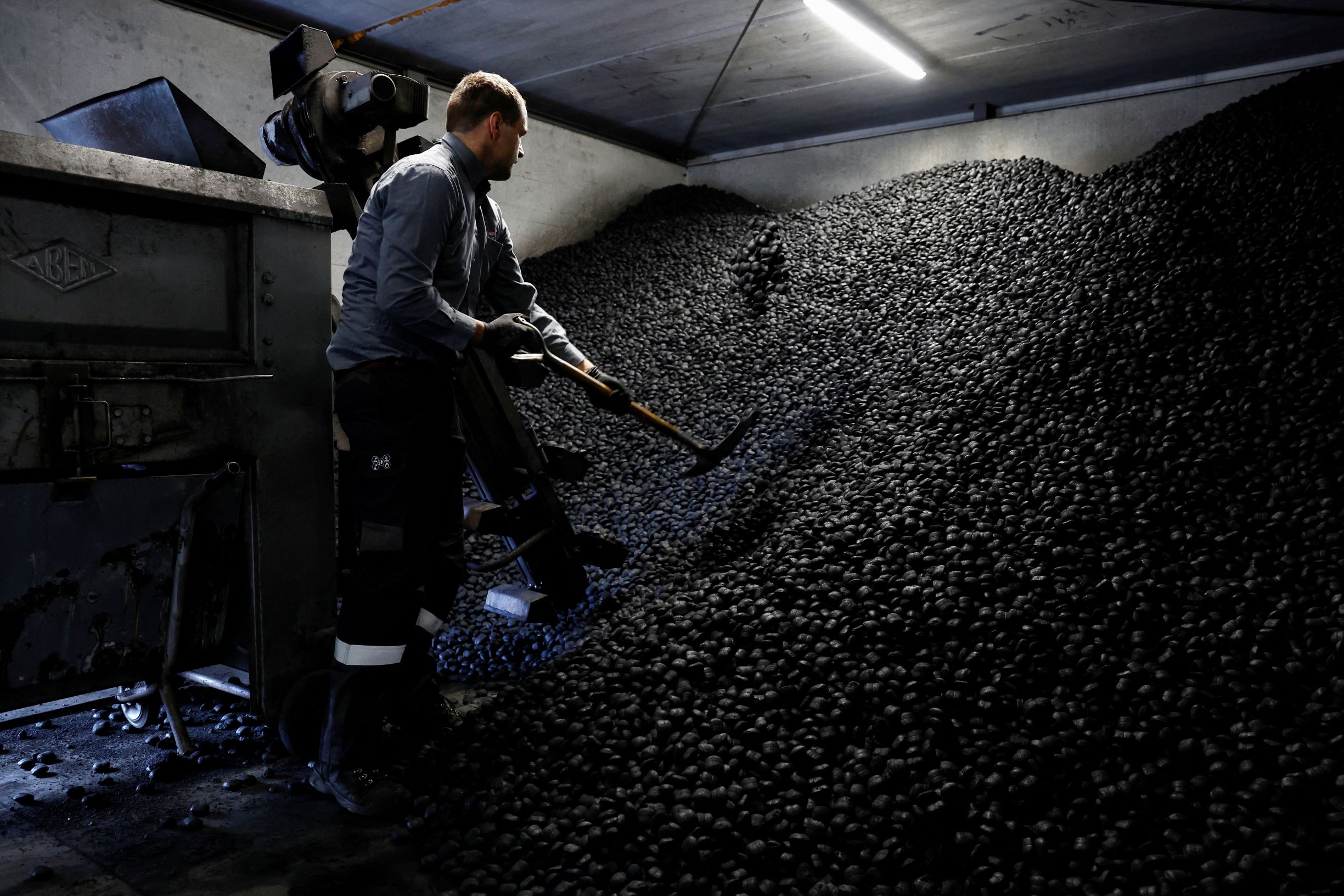 أزمة الطاقة تجبر فرنسا على إعادة تشغيل محطة طاقة تعمل بالفحم