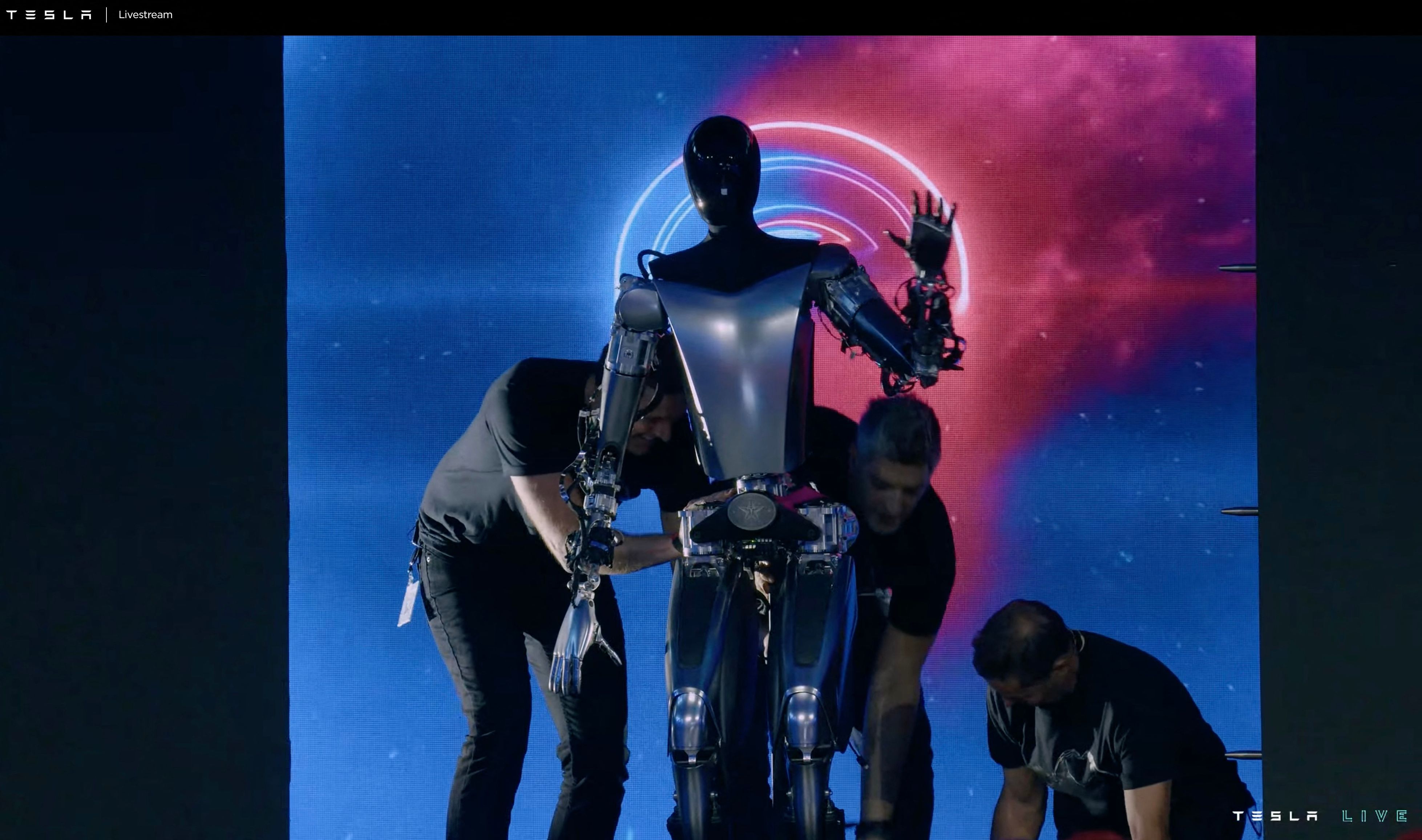 إيلون ماسك يكشف النقاب عن الروبوت أوبتيموس 