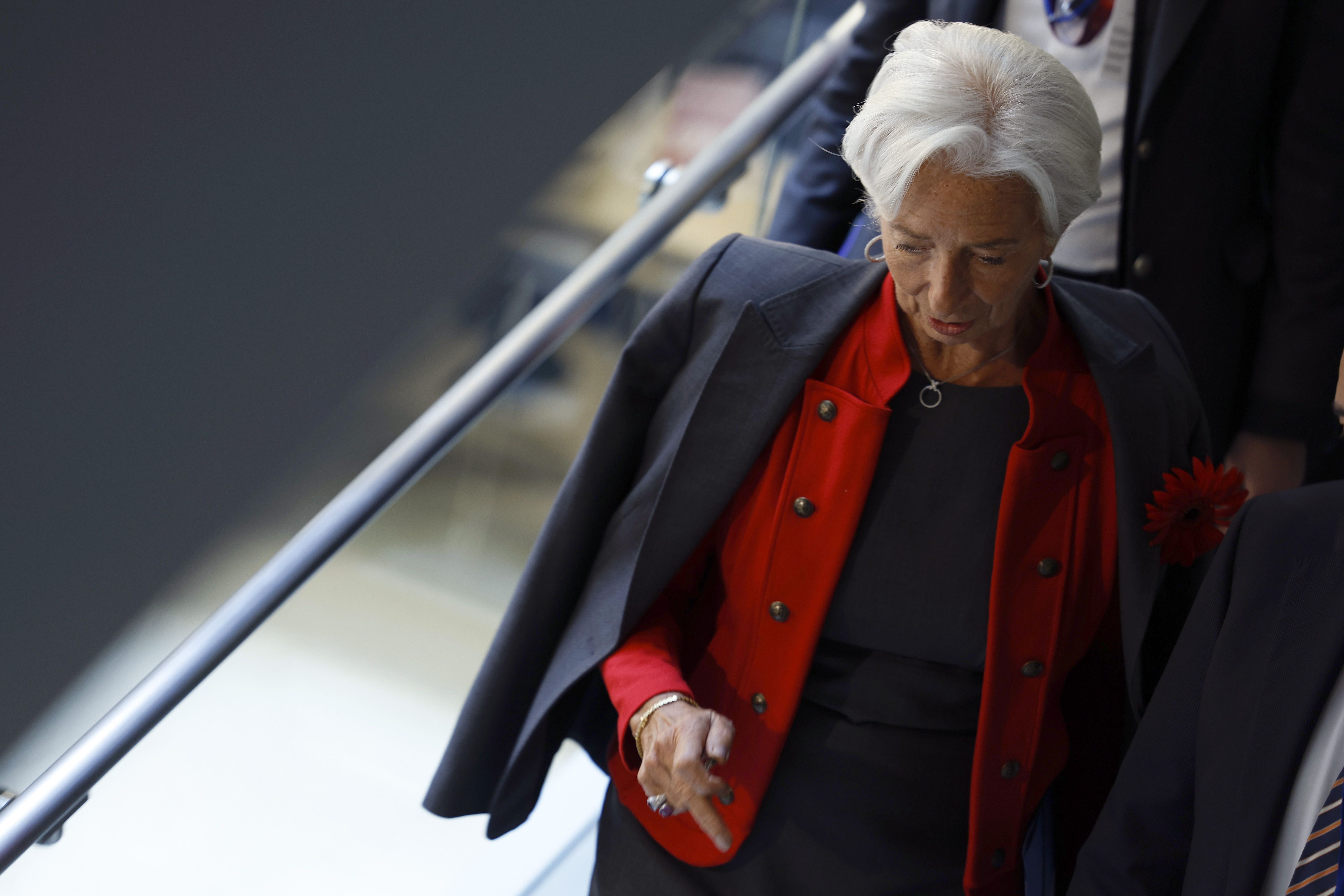 "المركزي الأوروبي" يحذر: اقتصاد منطقة اليورو يمكن أن ينزلق إلى الركود خلال 2023