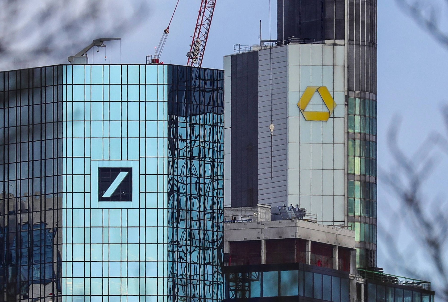 بنوك منطقة اليورو تشهد انخفاضا في الطلب على الإسكان وقروض الشركات