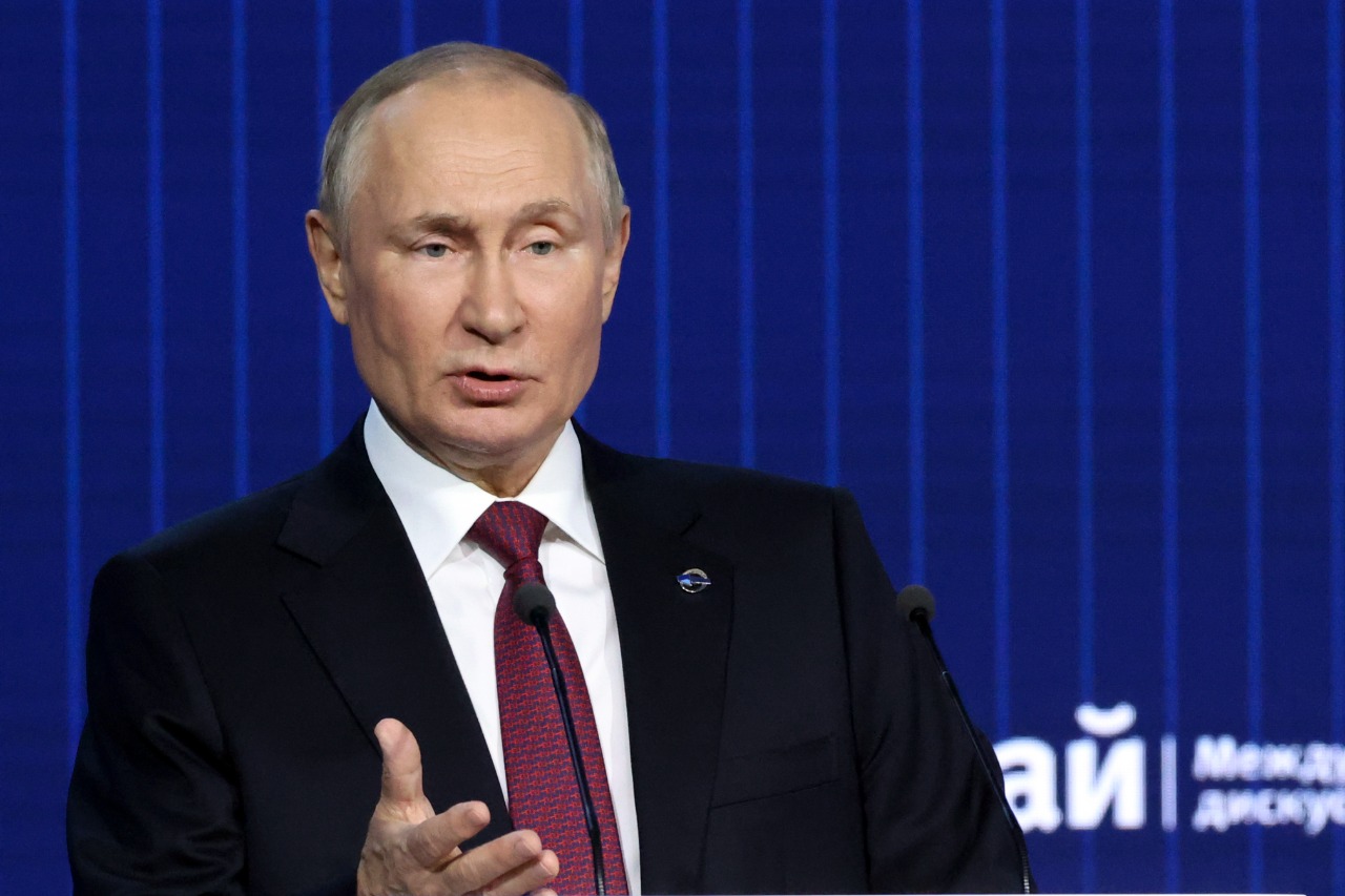 بوتين: أمريكا أفقدت النظام المالي العالمي مصداقيته باستخدام الدولار كسلاح