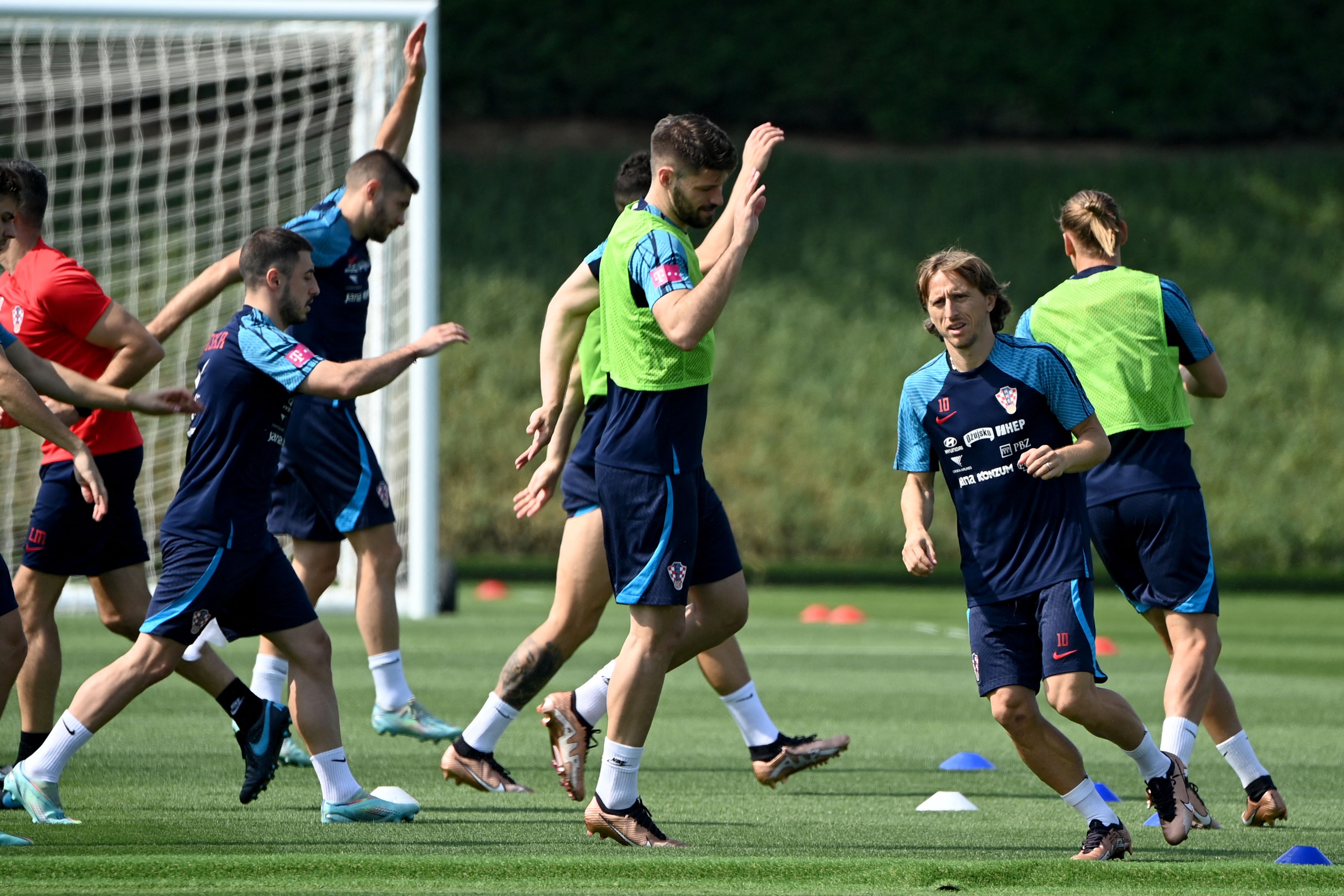 بتكوفيتش وليفايا يحذران من استبعاد كرواتيا من حسابات اللقب