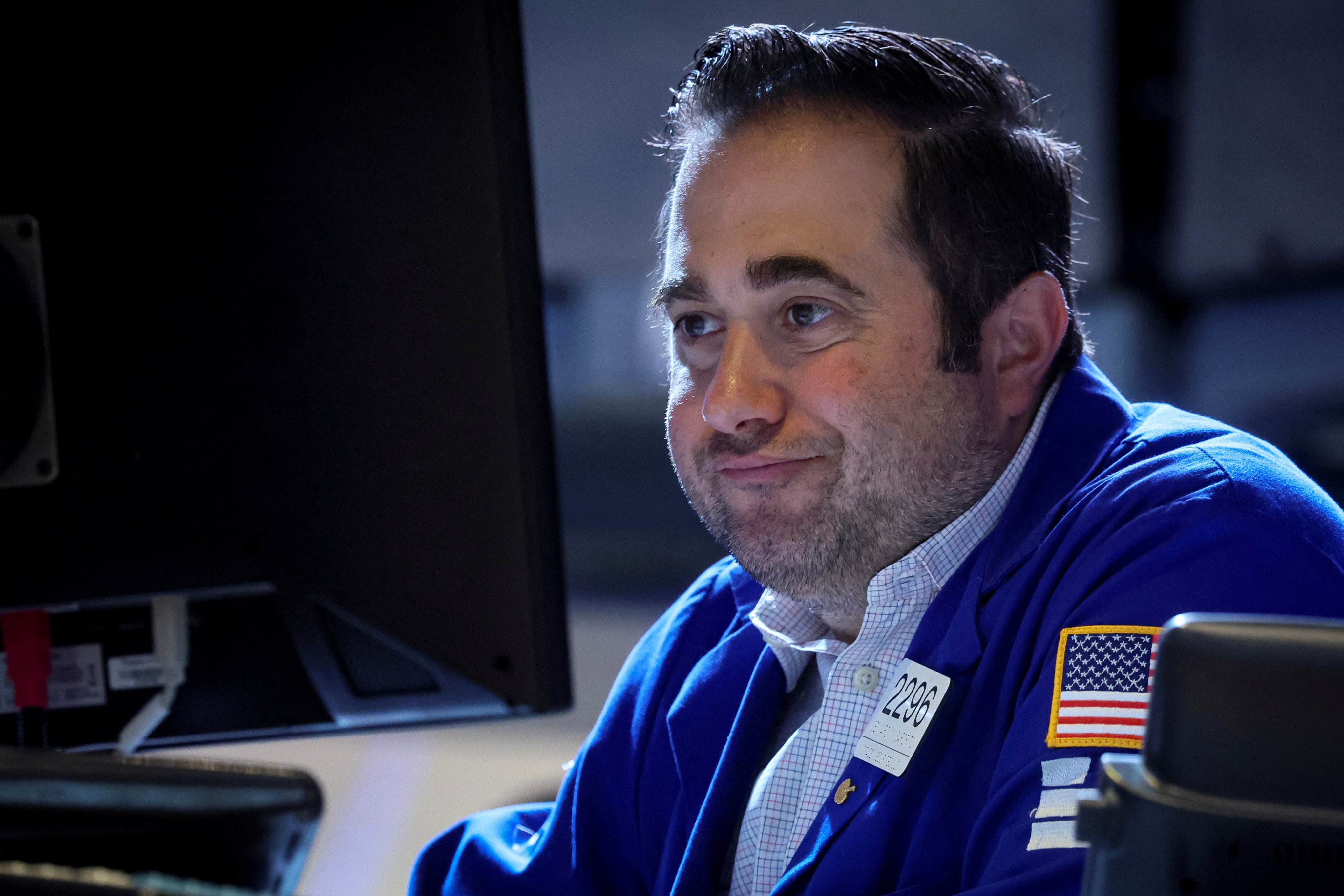 تباين أداء مؤشرات الأسهم الأمريكية عند بدء التعاملات