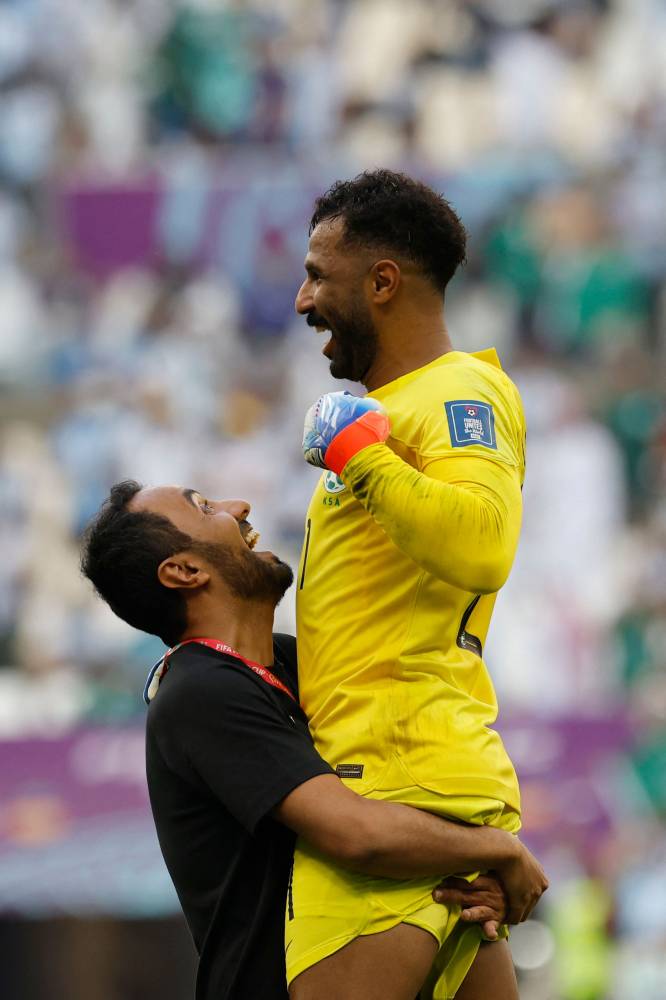 احتفالية بالعويس بعد الفوز على الأرجنتين.