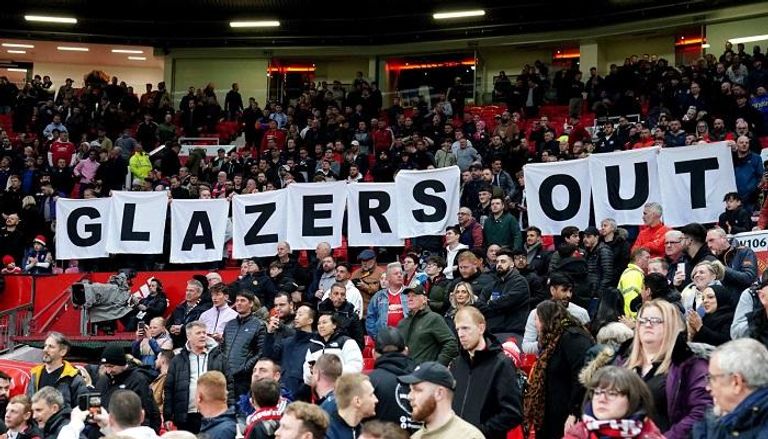 بعد 17 عاما .. عائلة جليزر الأمريكية تتجه لبيع مانشستر يونايتد الإنجليزي