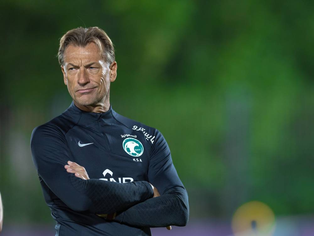 رينارد خلال مران الأخضر أمس.