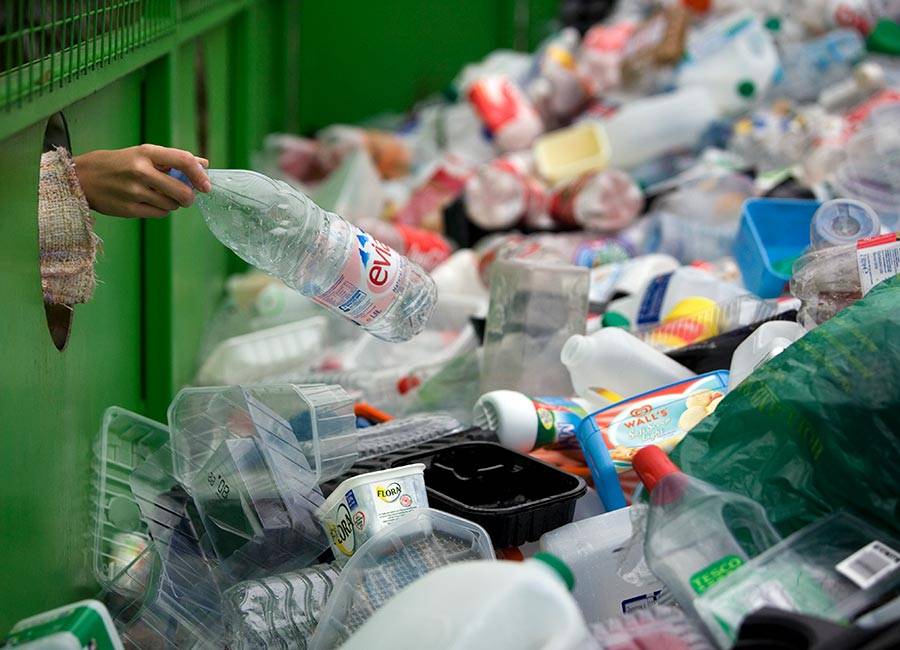 قطر تبدأ تطبيق الحد الأدنى للأجور 