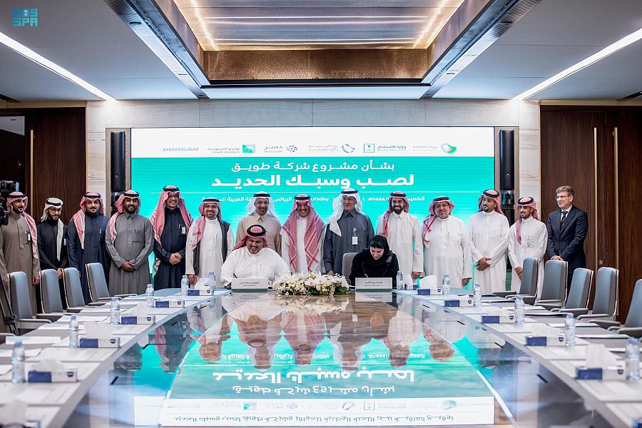 شركة طويق للصب والطرق توقع اتفاقية دعم مع وزارة الاستثمار