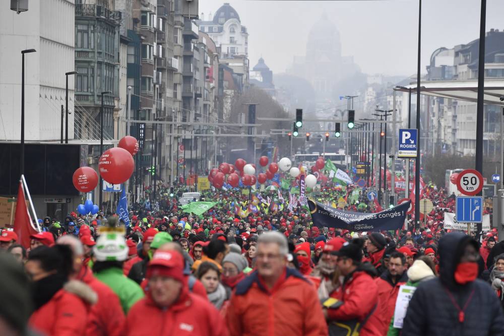 إرجاء مواعيد الجرعة الثانية من لقاح كورونا لتغطية شريحة أكبر من المجتمع بالجرعة الأولى