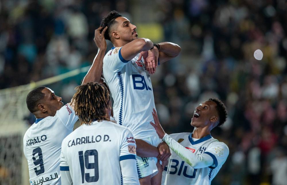 سالم الدوسري يحتفل بهدف الهلال الثاني.