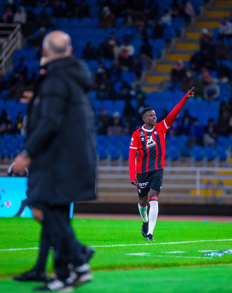 سنبل يحتفل بهدف التعادل. «دوري روشن»