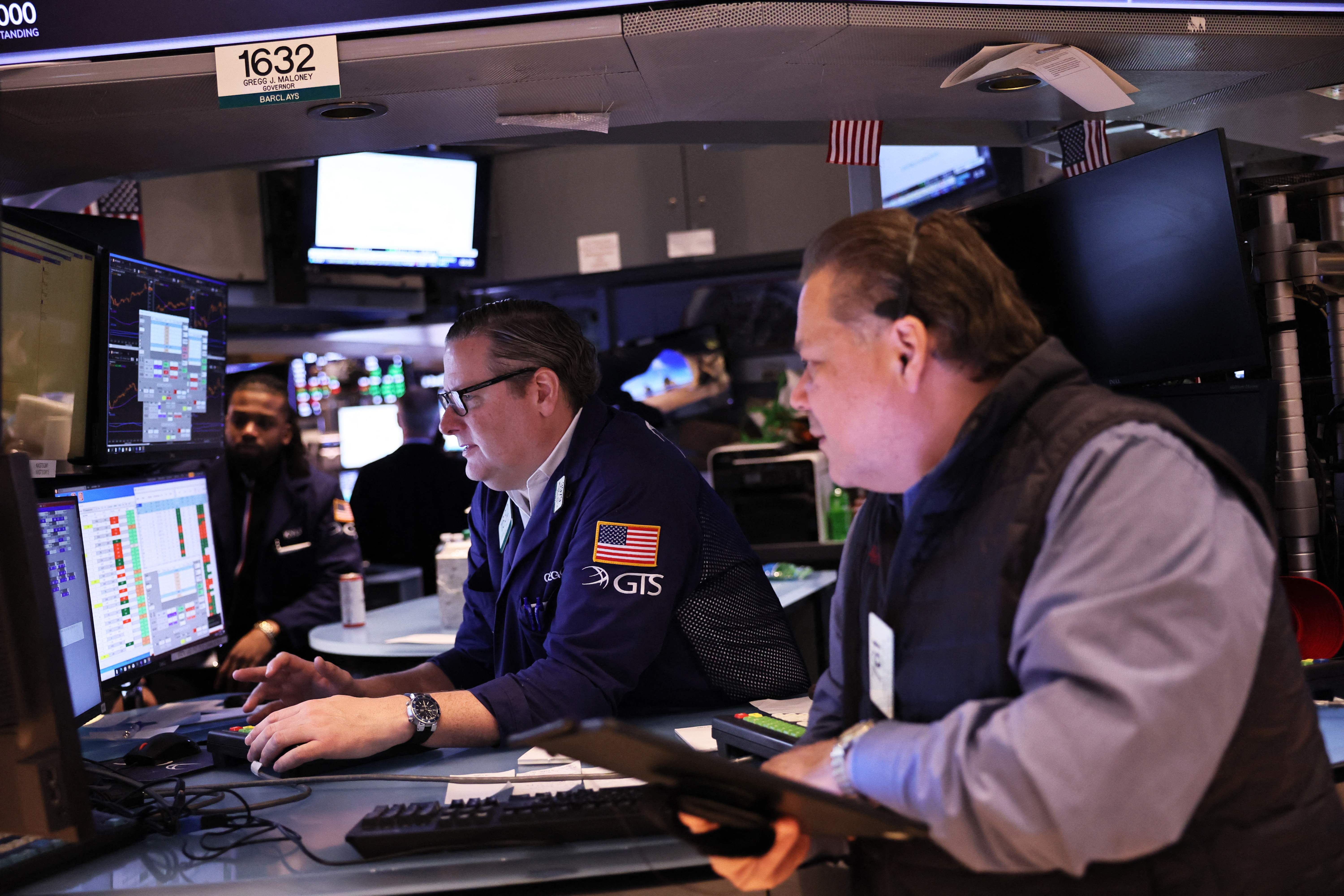 نتائج "جولدمان ساكس" تهبط بالأسواق الأمريكية 