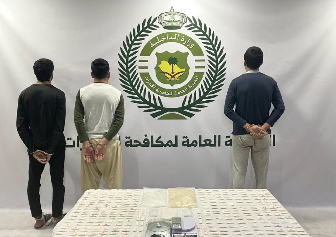 القبض على 3 باكستانيين لحيازتهم مخدر الشبو