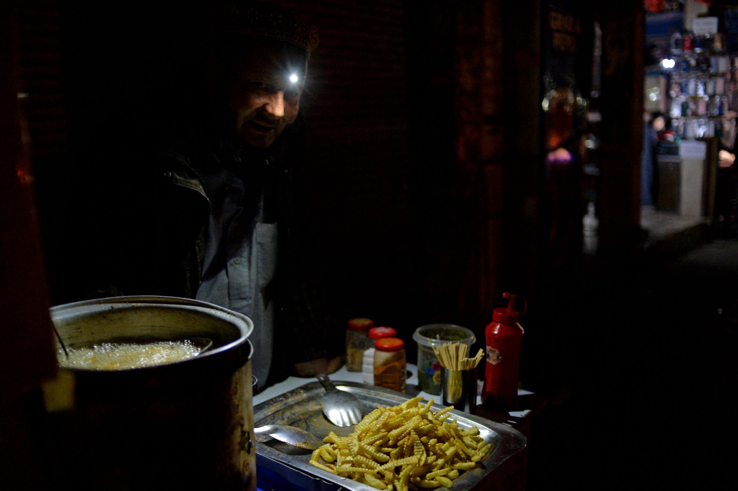 باكستان .. حياة وسط الظلام