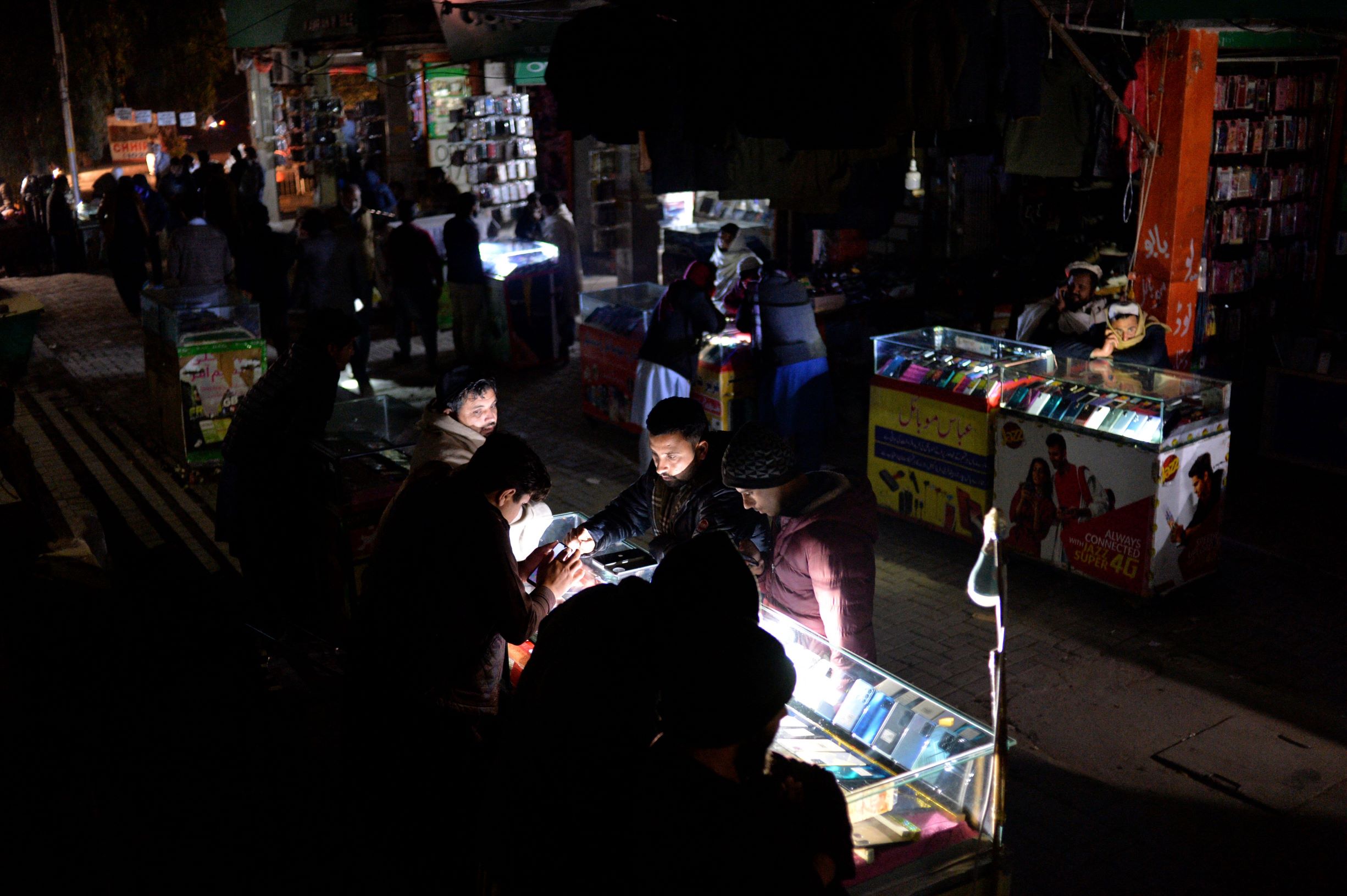 باكستان .. حياة وسط الظلام