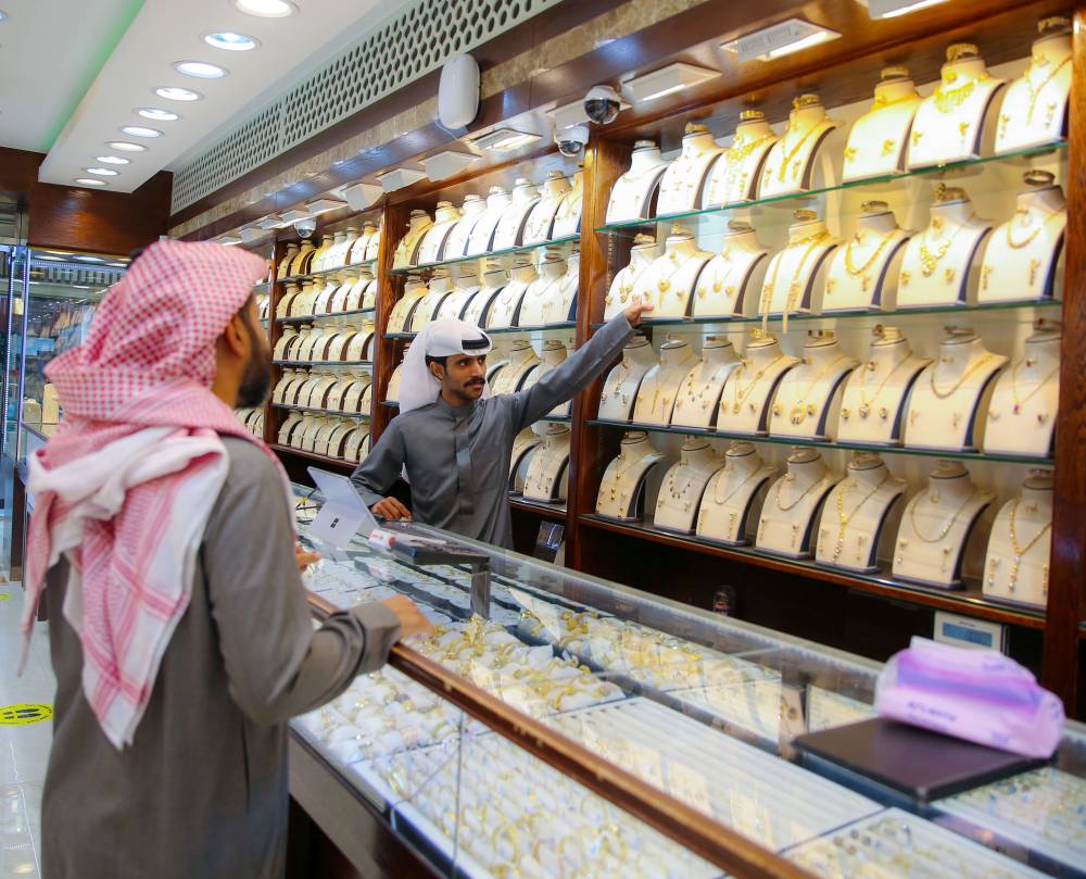 التستر في أسواق الذهب .. الخروج من عباءة المستثمر السعودي