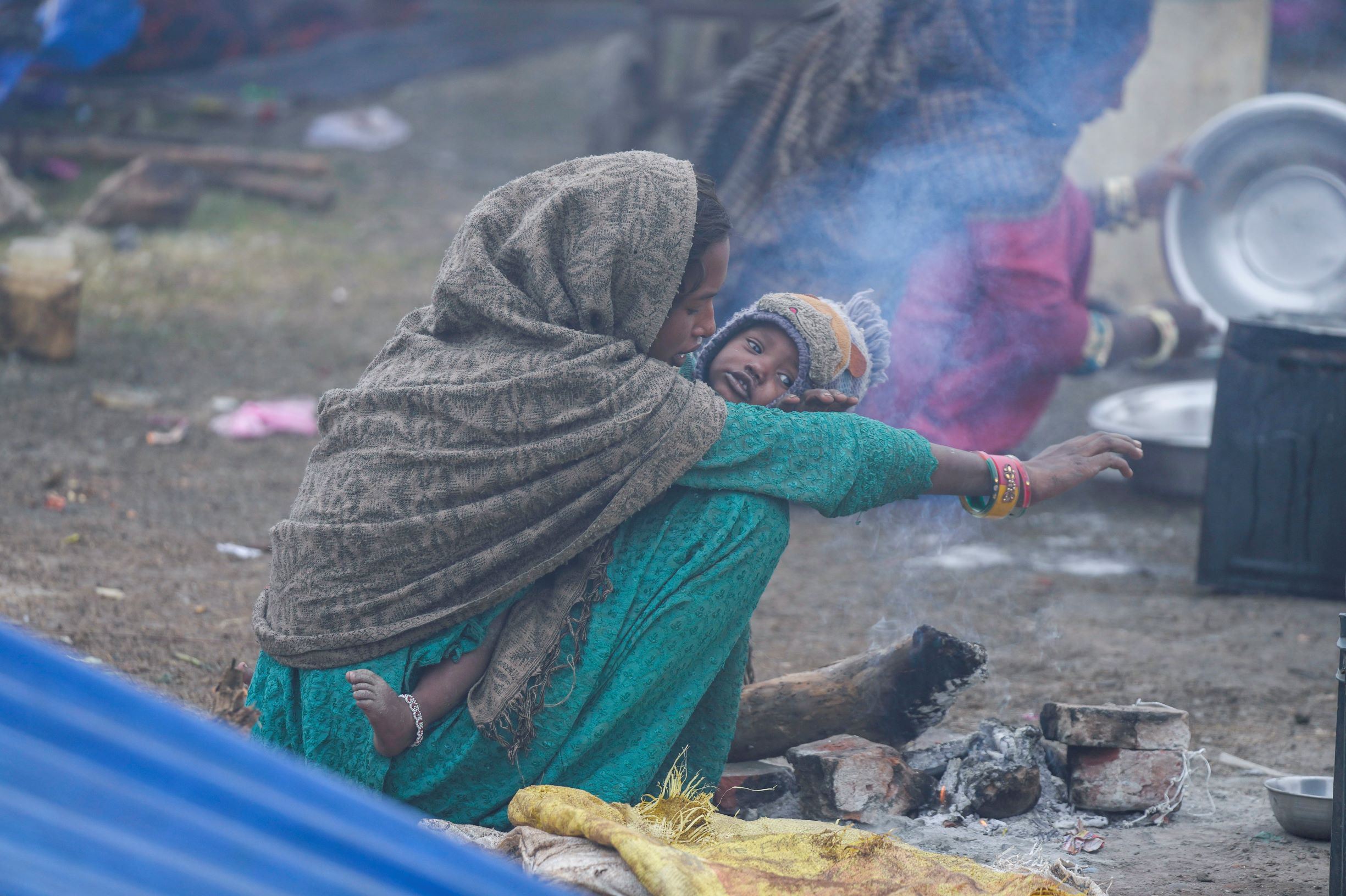 وسط البرد القارس .. مشردون بلا مأوى