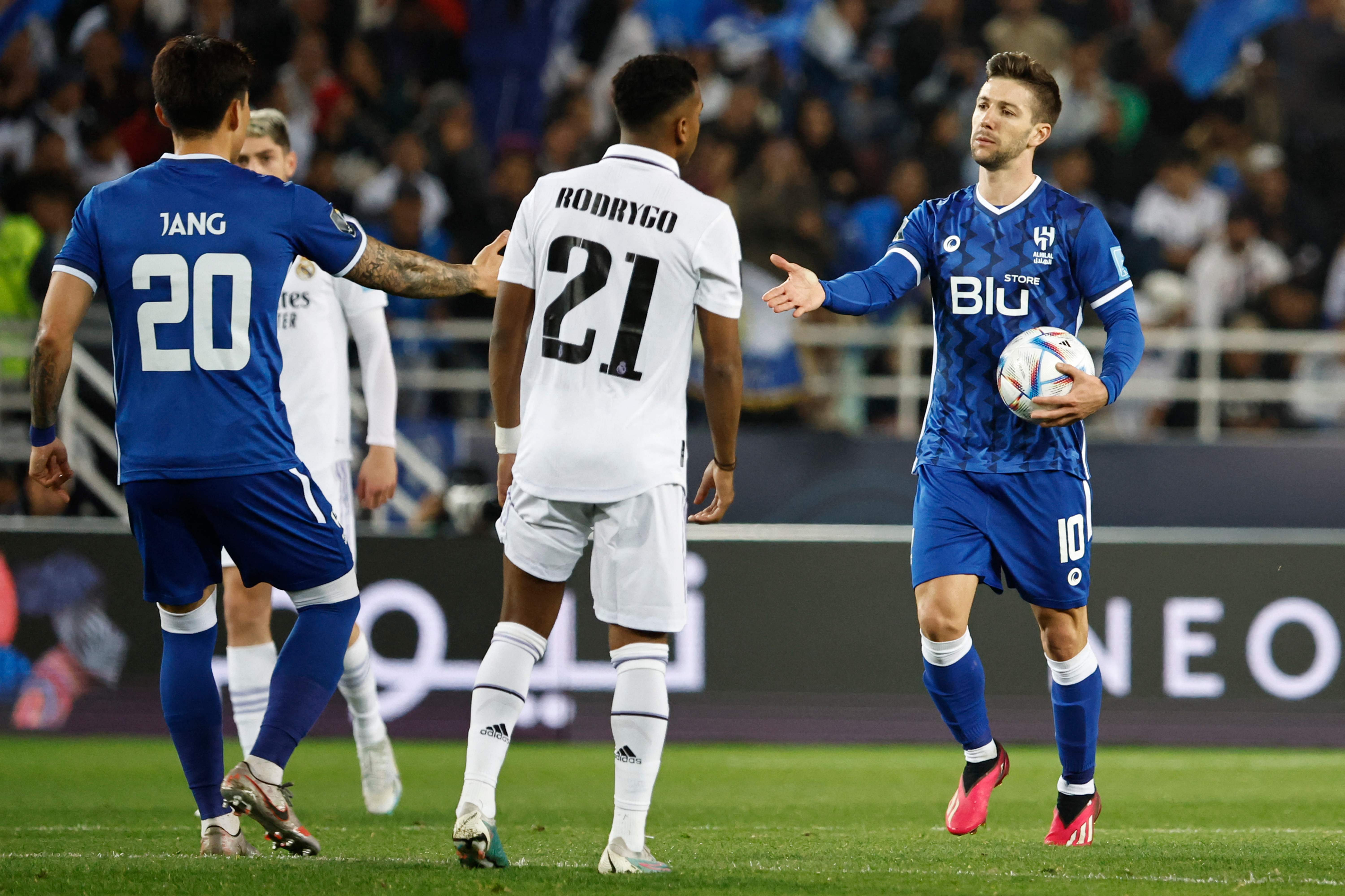 فضية و4 ملايين للهلال