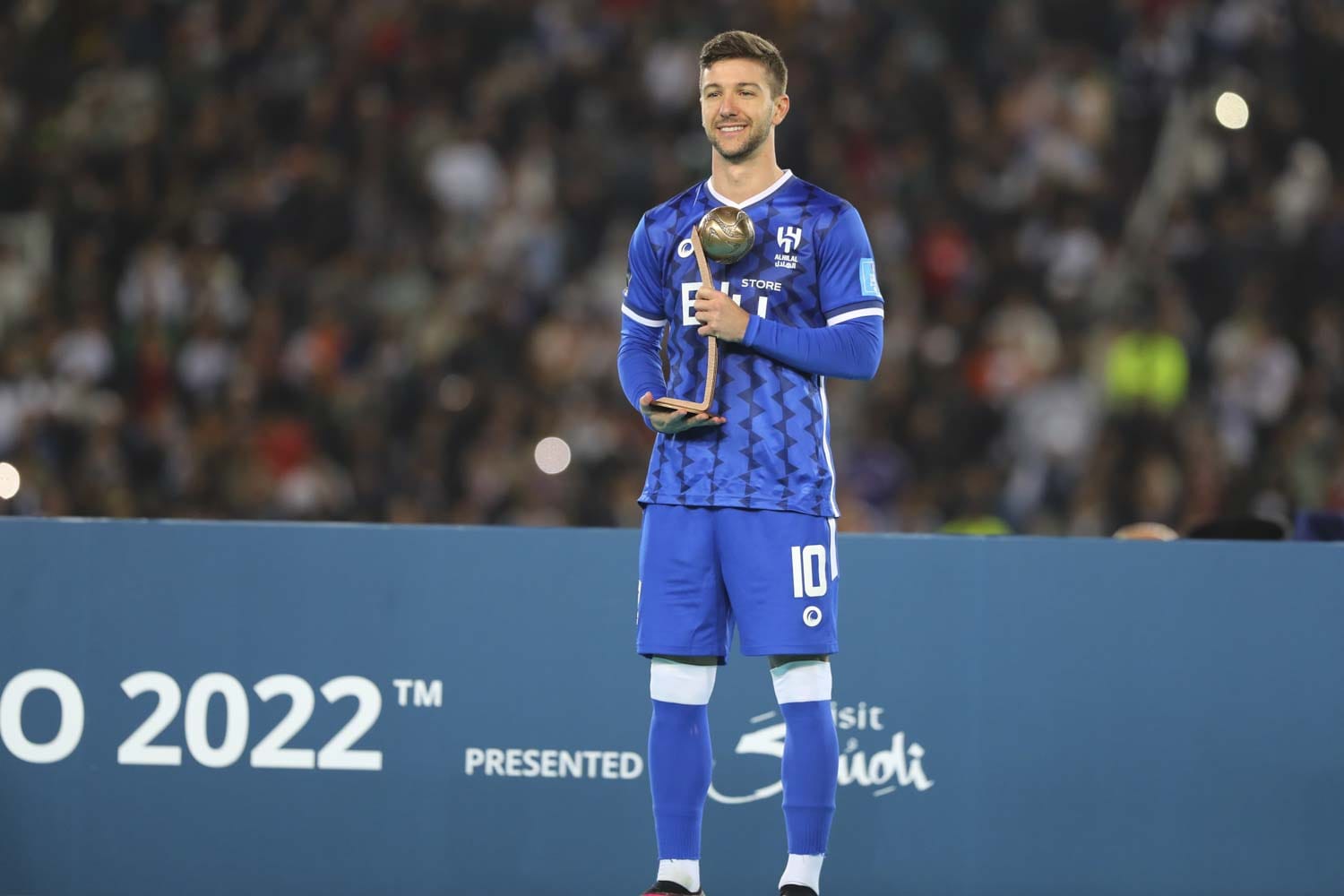 فضية و4 ملايين للهلال