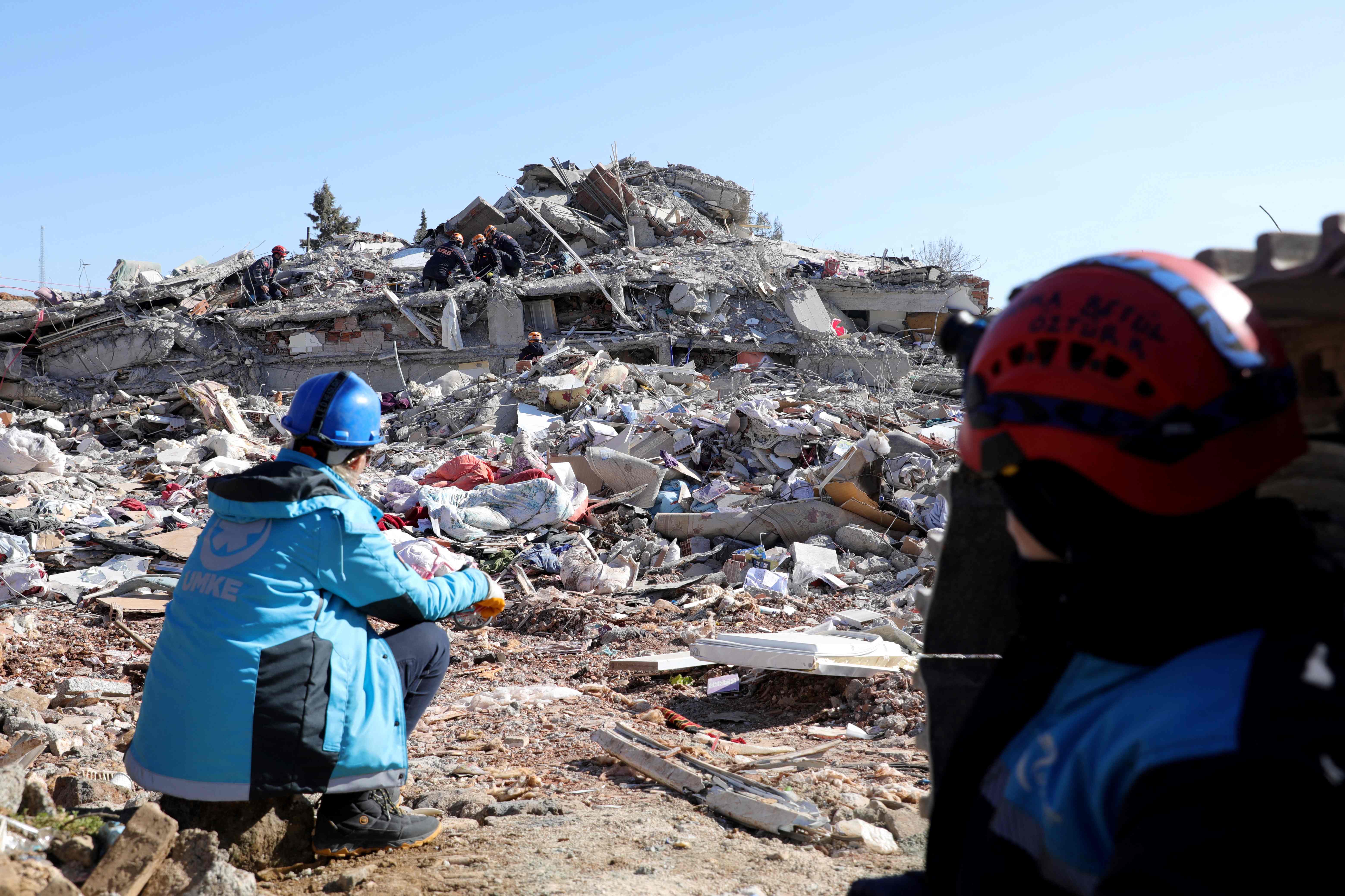 الزلزال يواصل حصد الأرواح .. 40 ألف قتيل في تركيا وسورية