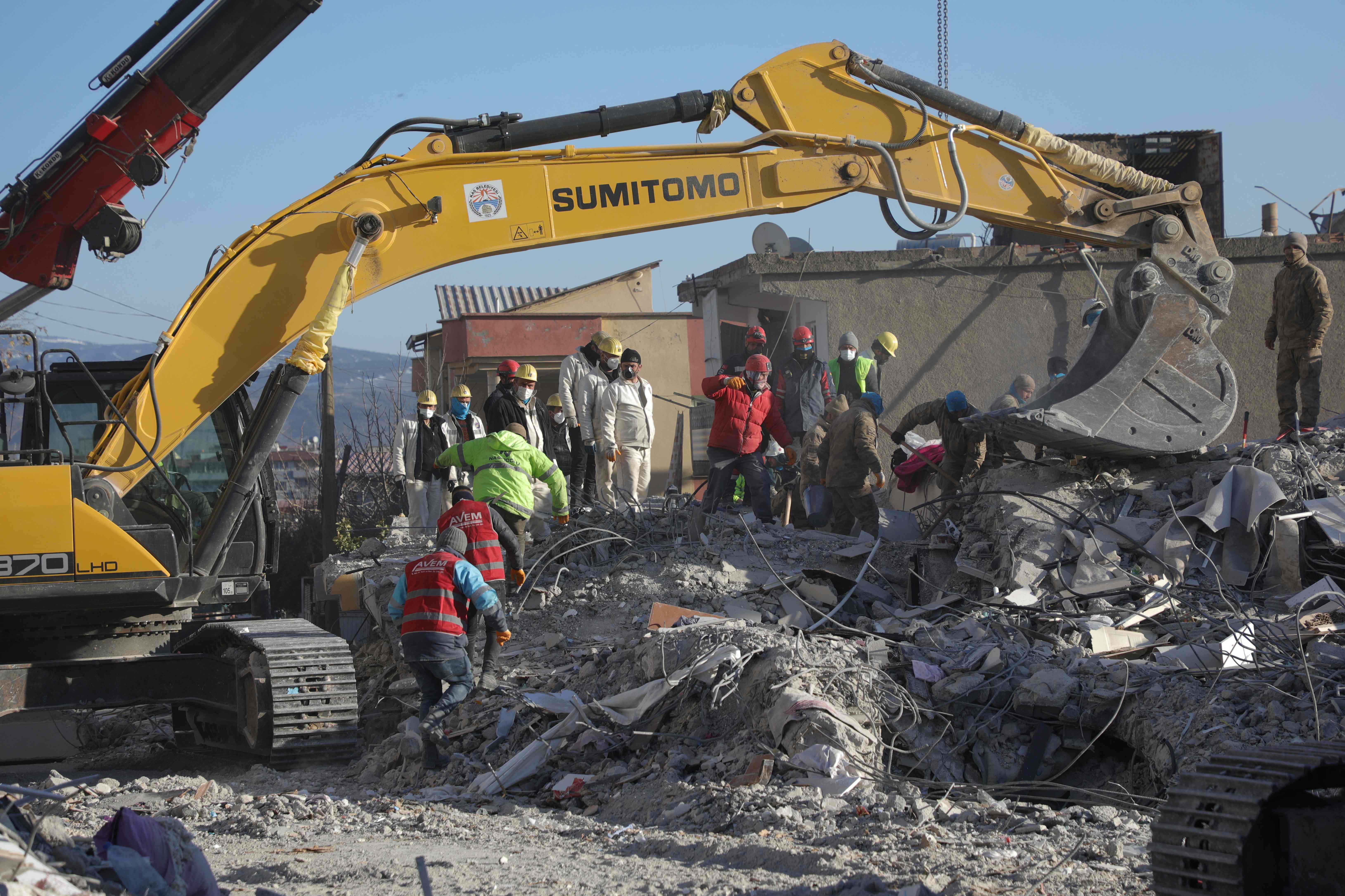 الزلزال يواصل حصد الأرواح .. 40 ألف قتيل في تركيا وسورية