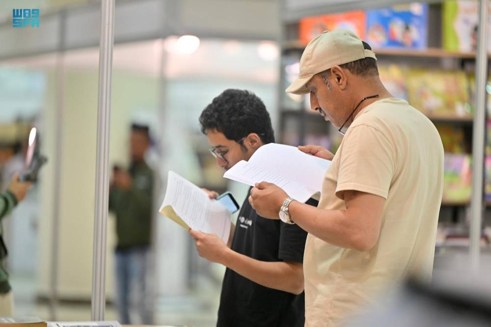 يقدم المهرجان برنامجا ثقافيا يسمح للزواربأن يعيشوا تجربة أدبية.