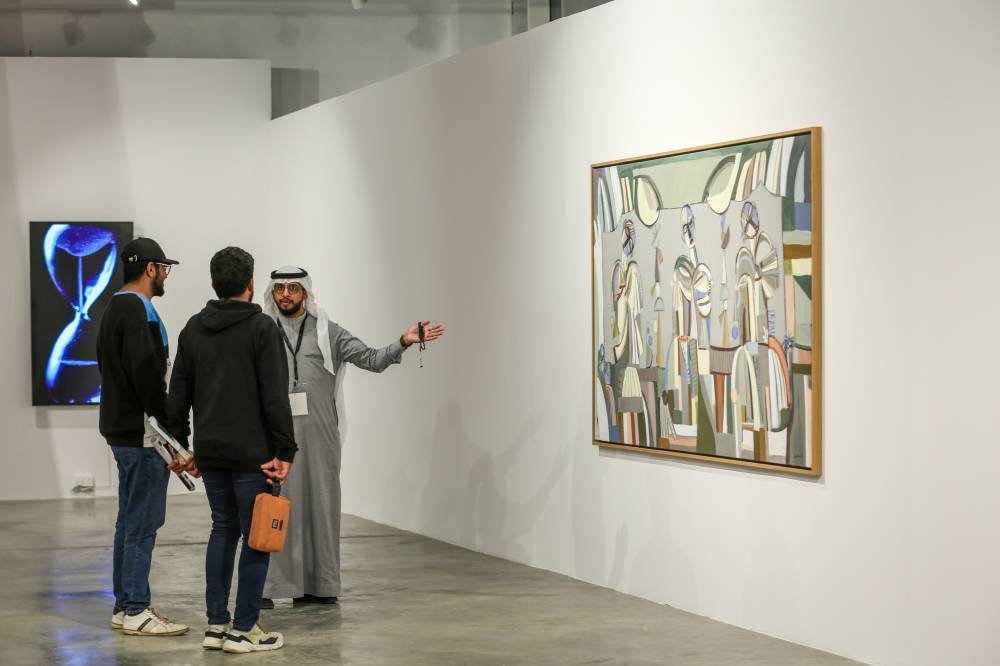 استثمار الفضول الإنساني لطرق أبواب المعرفة والمجهول.