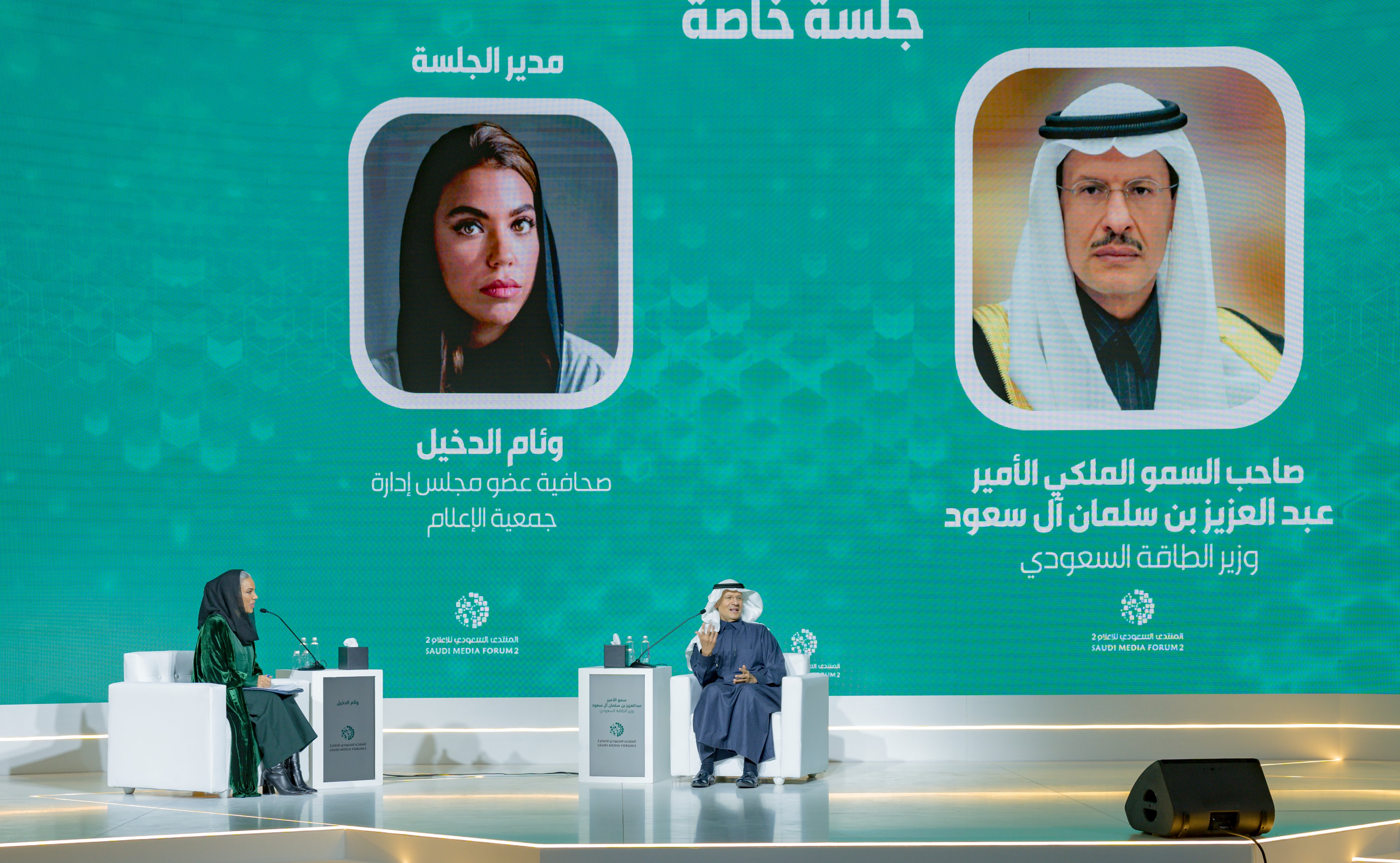  الأمير عبد العزيز بن سلمان أثناء الموتمر