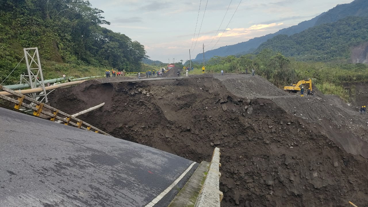 الإكوادور تعلق جزءا من صادراتها النفطية بعد انهيار جسر