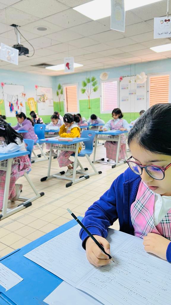 في بيئات تربوية محفزة .. طلاب وطالبات الرياض يؤدون اختبارات الفصل الثاني