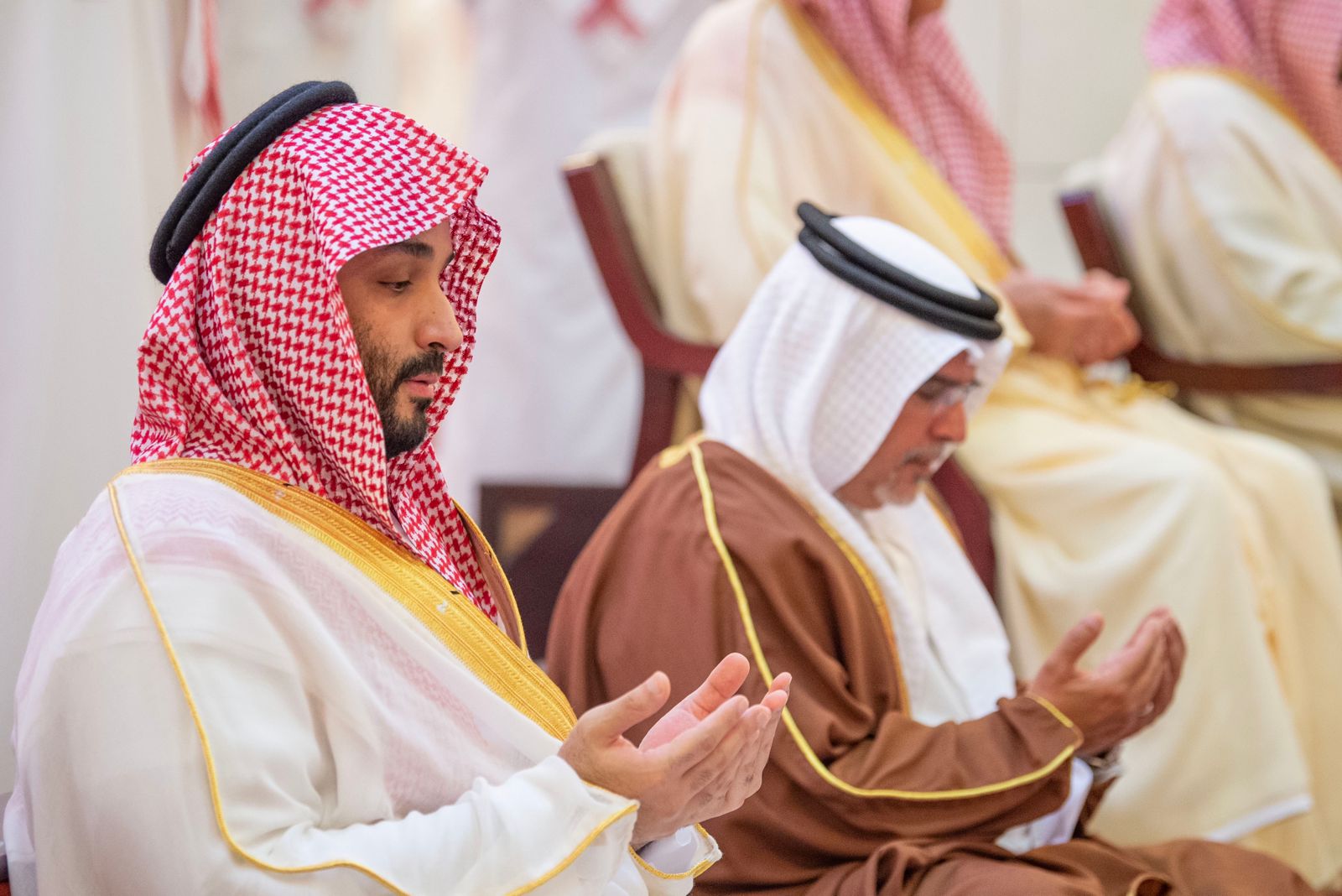 ولي العهد يؤدي صلاة الميت على الأميرة الجوهرة بنت عبدالعزيز