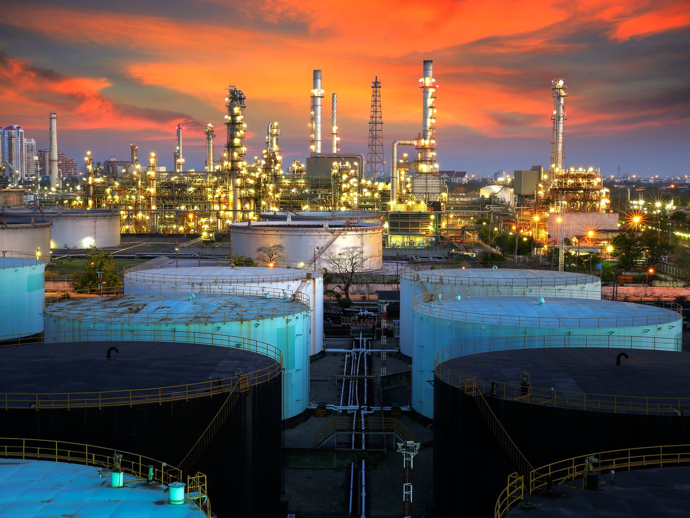 هبط برنت الاثنين إلى أدنى مستوياته منذ مطلع يناير