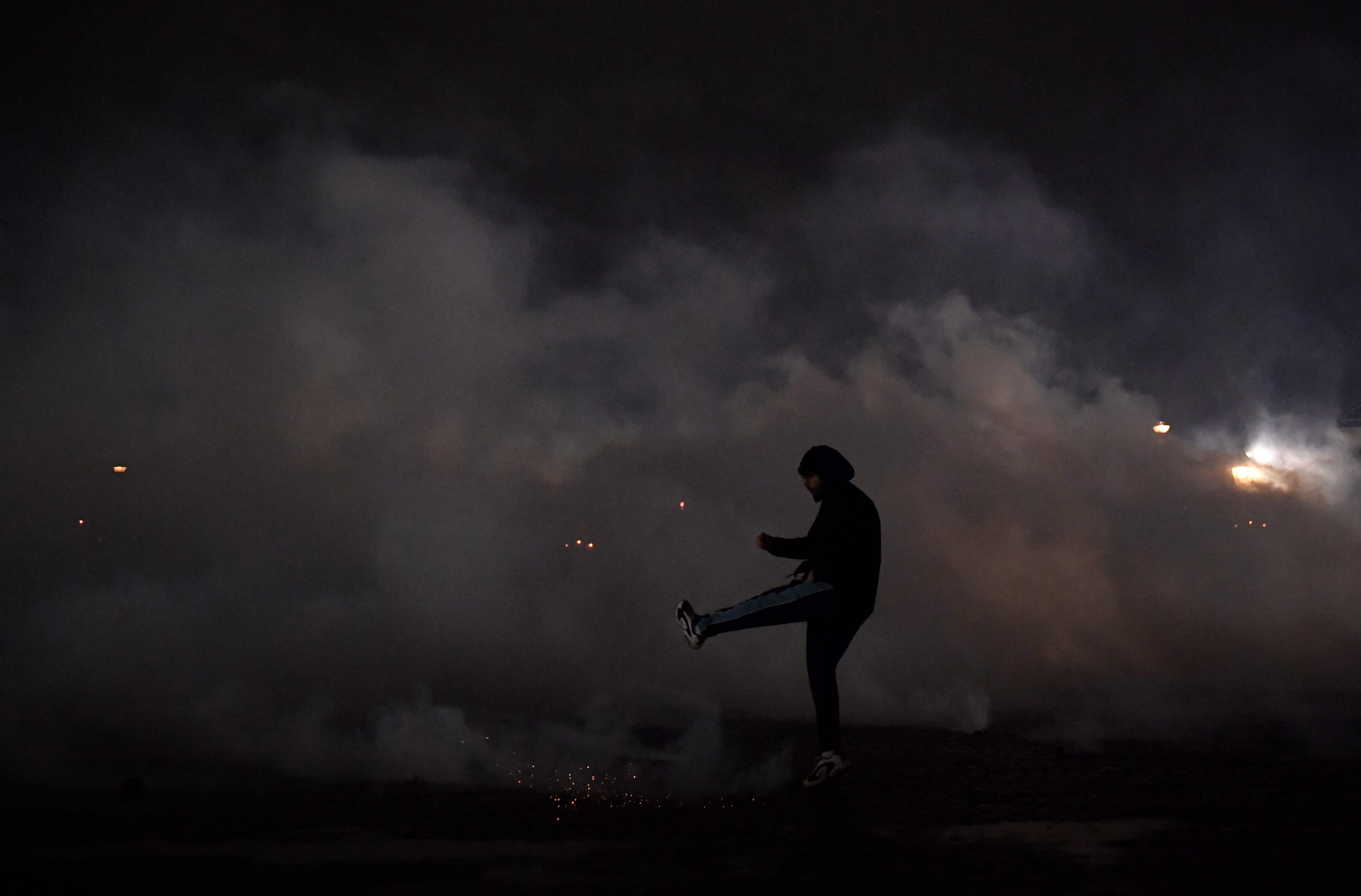 بعد تمرير قانون إصلاح نظام التقاعد دون تصويت .. الحكومة الفرنسية تواجه حجب الثقة