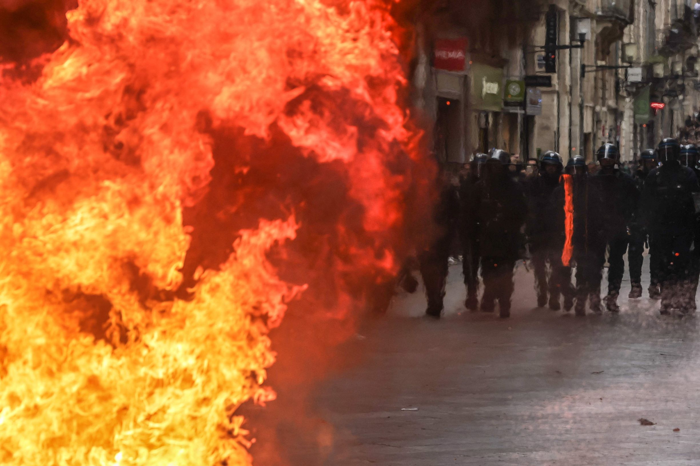 تجدد الاحتجاجات في فرنسا وسط تصاعد الغضب بشأن قانون التقاعد