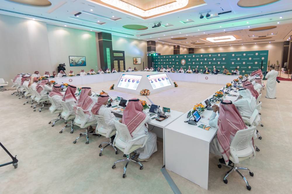 فريق عمل توثيق تاريخ كرة القدم السعودية في اجتماعه التأسيسي.