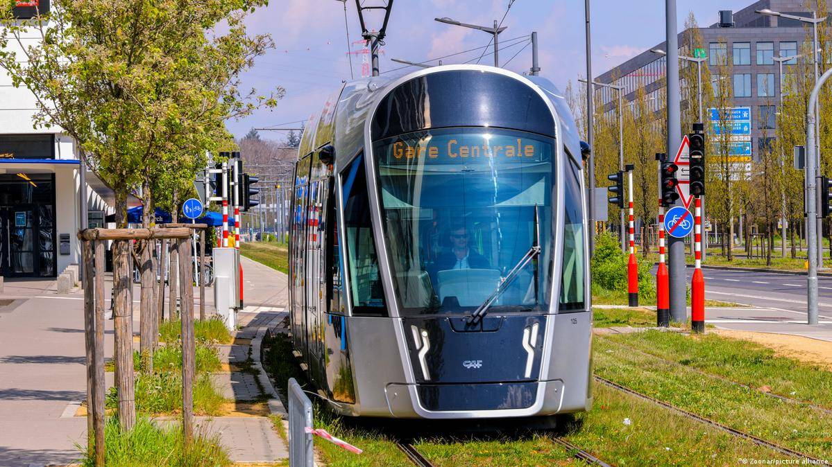 النقل العام في لوكسمبورج .. استثمار مجاني يواجه صعوبة في منافسة المركبات الخاصة