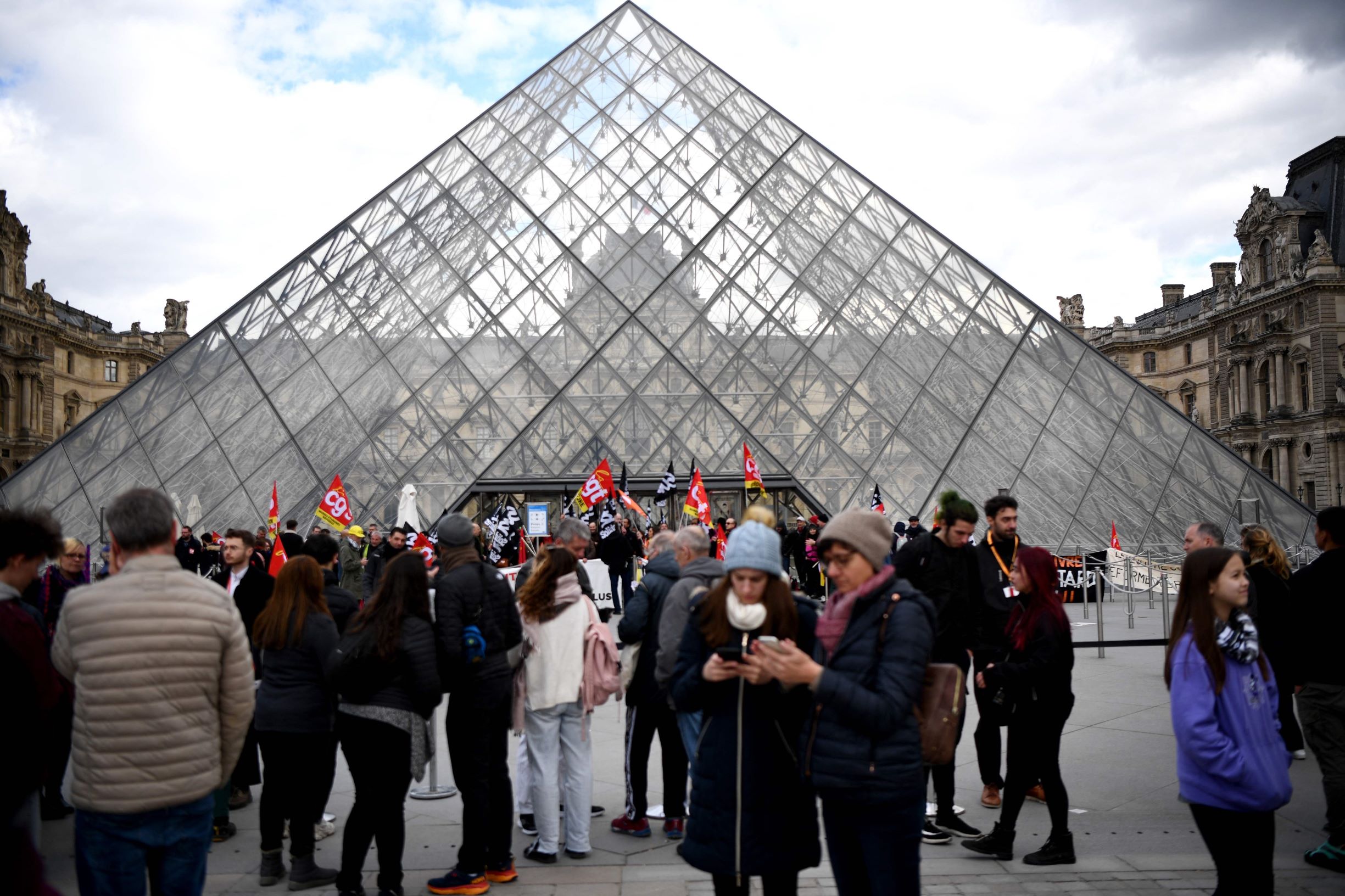 متحف اللوفر يغلق أبوابه أمام الجمهوربسبب إضراب موظفيه