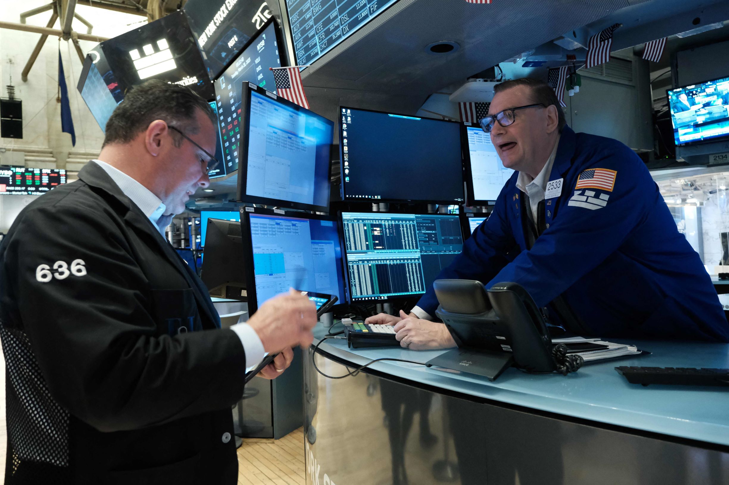 انخفاض مؤشرات وول ستريت تحت تأثير هبوط أسهم التكنولوجيا