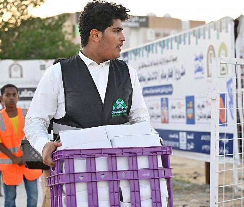 تأتي المبادرات لتمكين الصائمين من تناول الإفطار وقت الأذان.