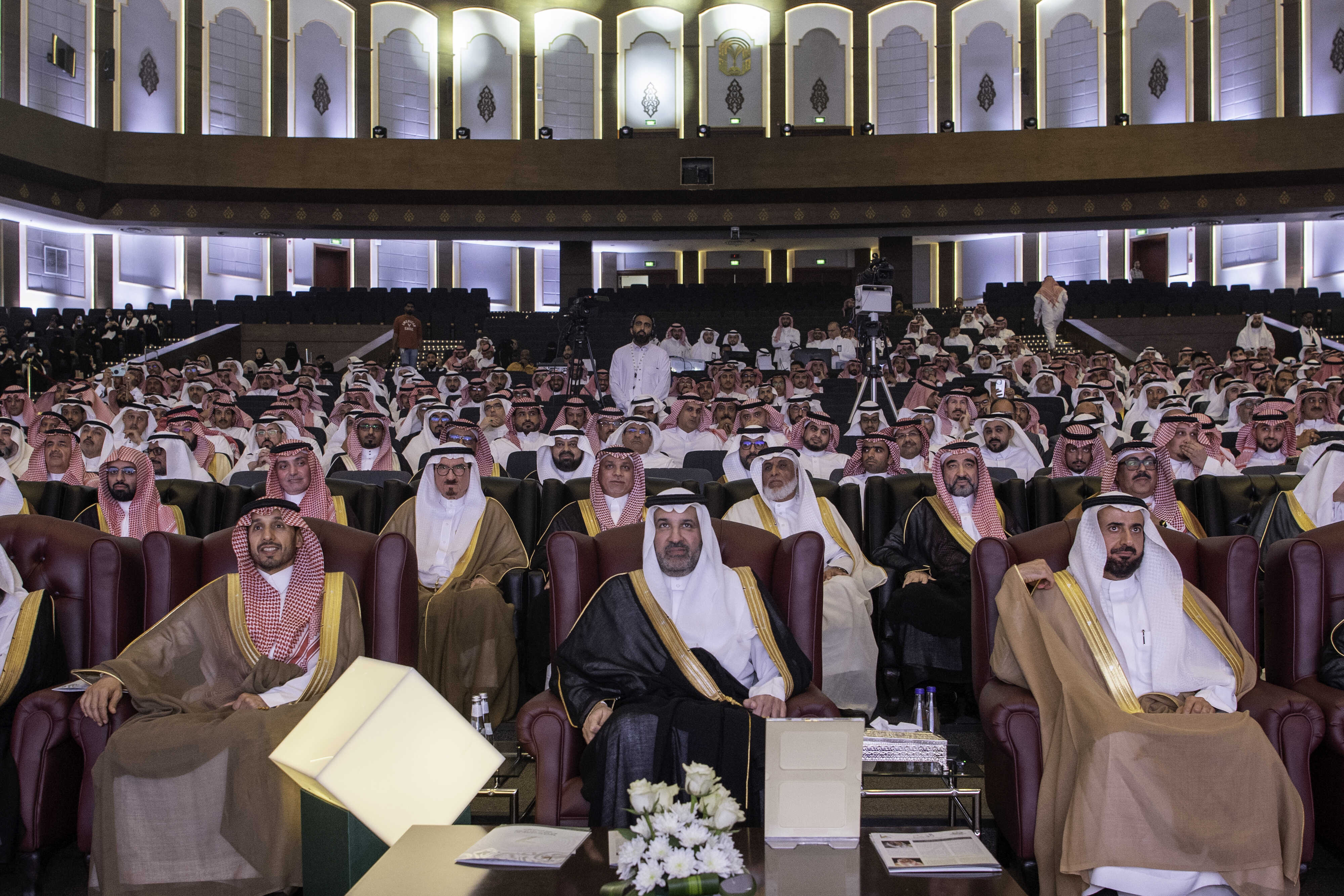 فيصل بن سلمان يكرم الفائزين بجائزة المدينة المنورة للأداء الحكومي المتميز