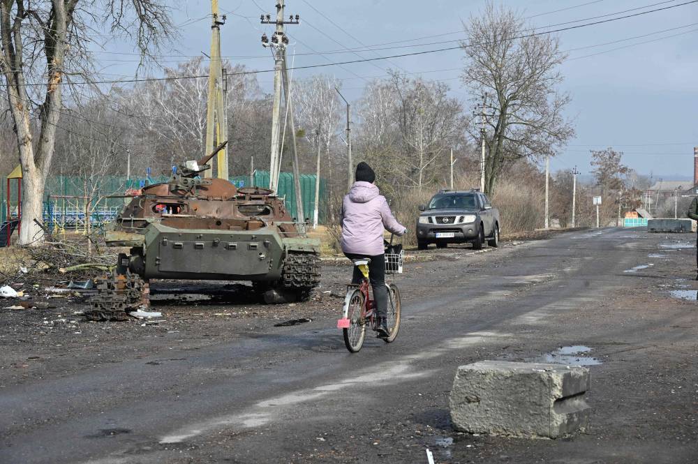 "بيتكوين" تهبط دون 30 ألف دولار للمرة الأولى في شهر